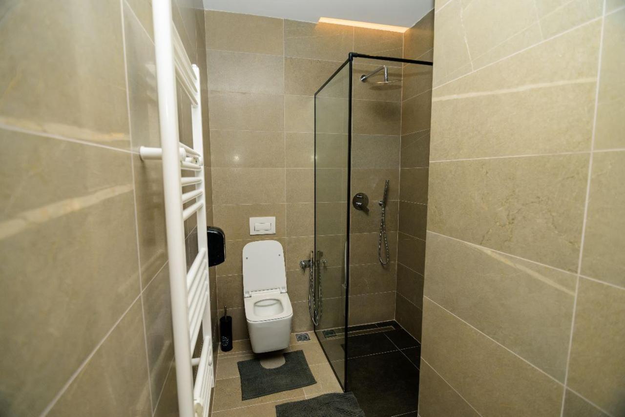 Hotel Zeneli Vlorë Buitenkant foto