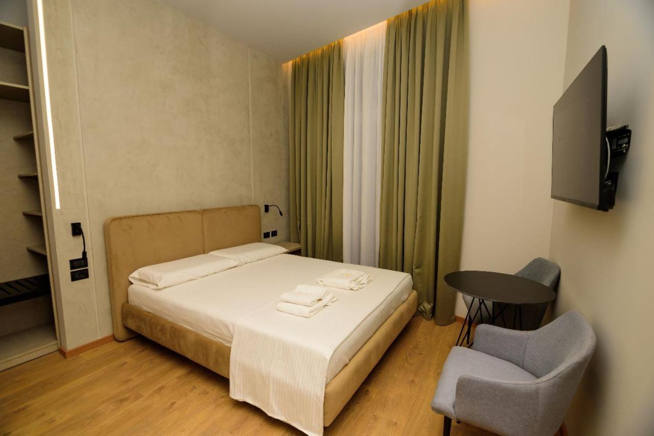 Hotel Zeneli Vlorë Buitenkant foto