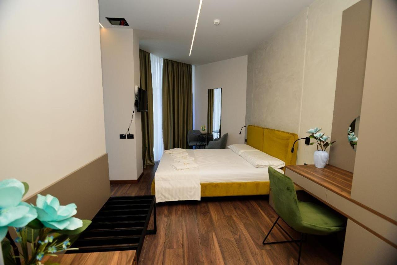 Hotel Zeneli Vlorë Buitenkant foto